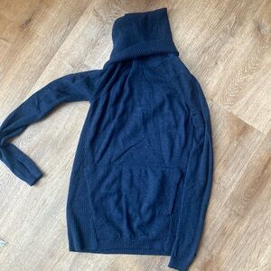 Lululemon size 6 sweater